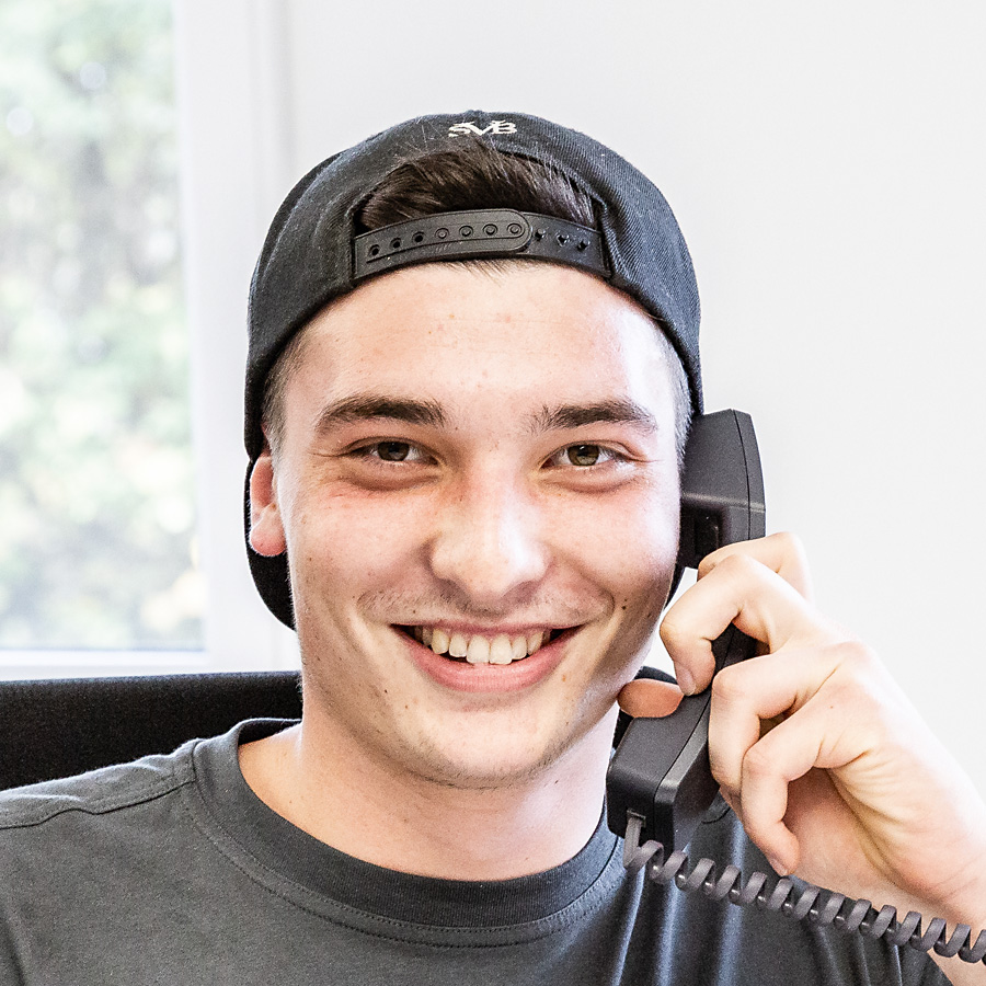 Service clientèle: Elias Kölbel Service clientèle: Elias Kölbel